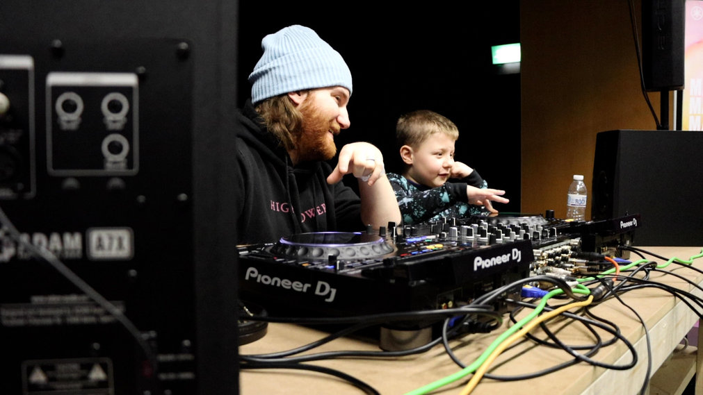 Hundreds get their first taste of music at free pick up and play open day